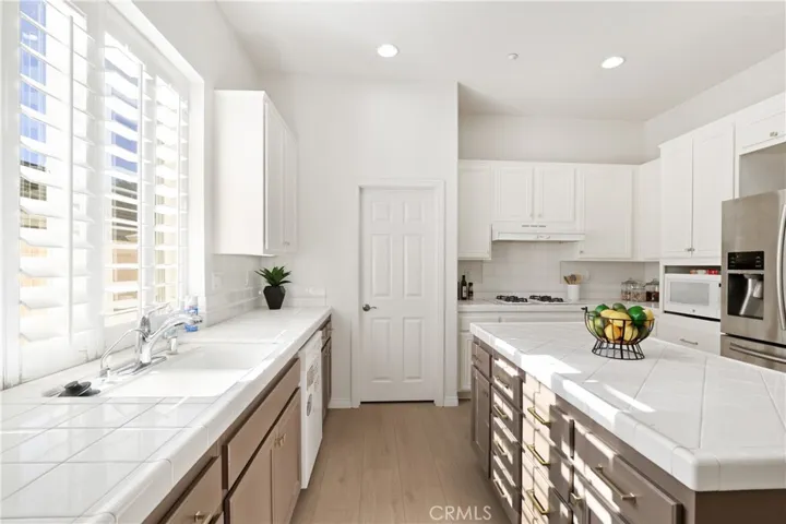 Tile Counter-tops - Staged for Photo Only