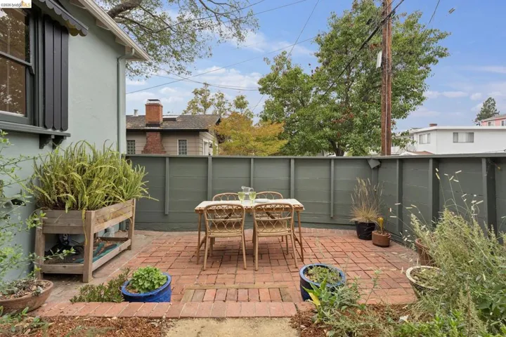2437 Damuth St, Oakland, California 94602 — photo 4