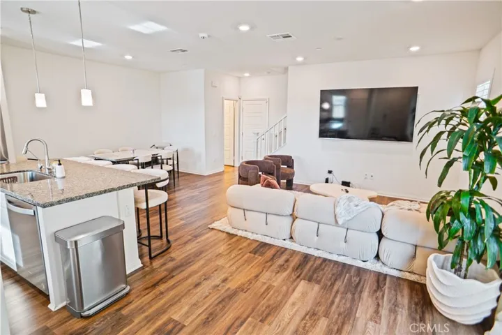 27605 Sawtooth, Canyon Country, California 91387 — photo 4