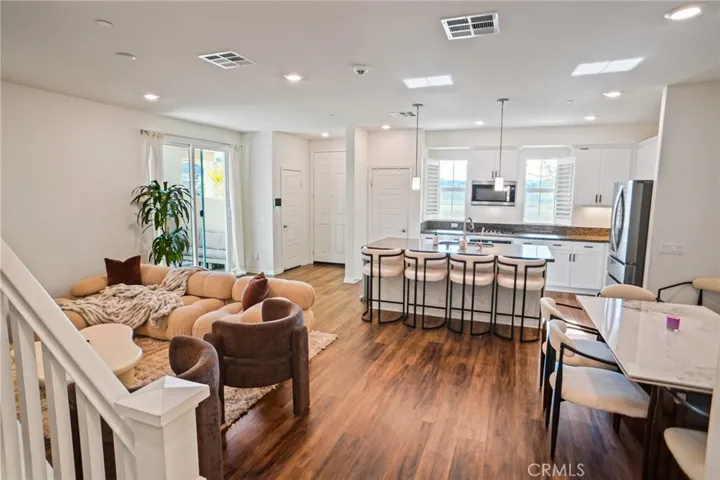 27605 Sawtooth, Canyon Country, California 91387 — photo 5