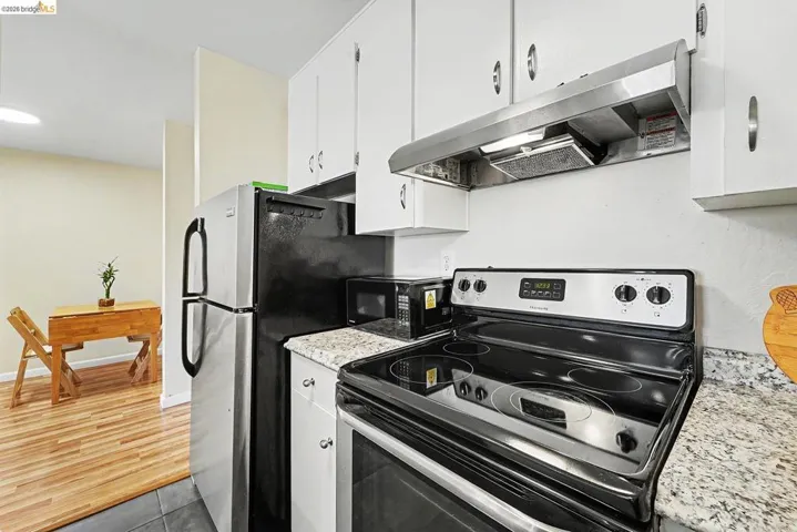 2005 Pleasant Valley 215, Oakland, California 94611-4622 — photo 5