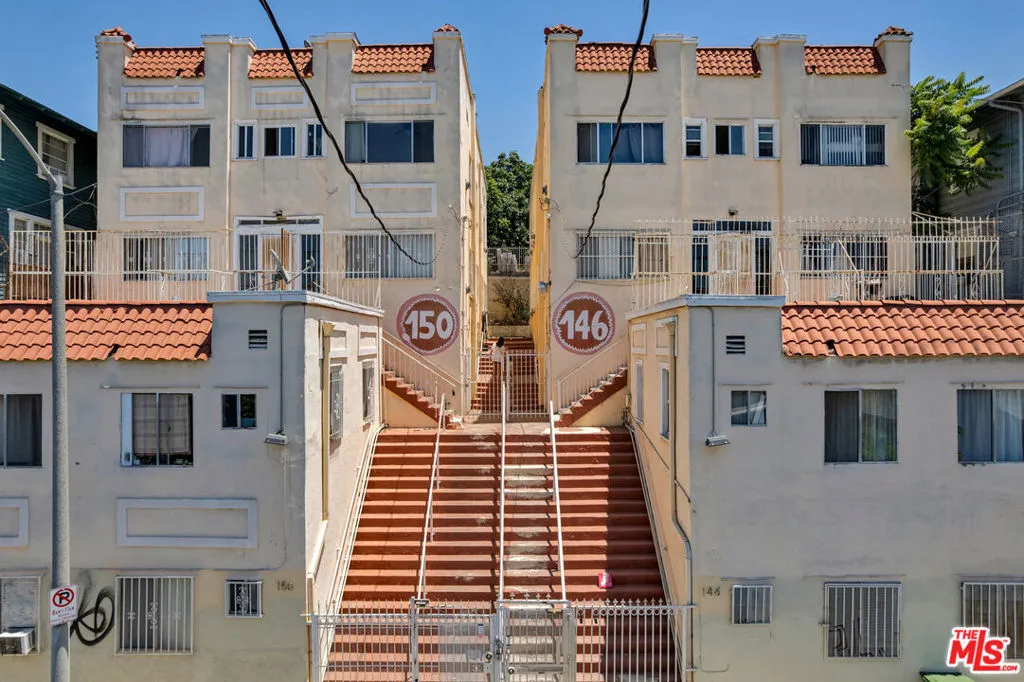 146 Douglas St