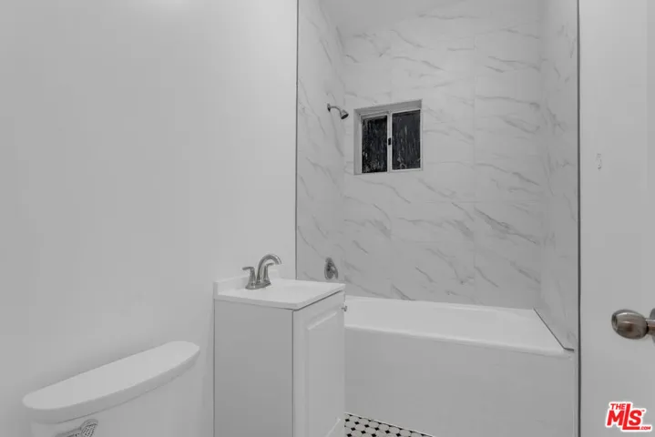 146 Douglas Street, Los Angeles, California 90026 — photo 4