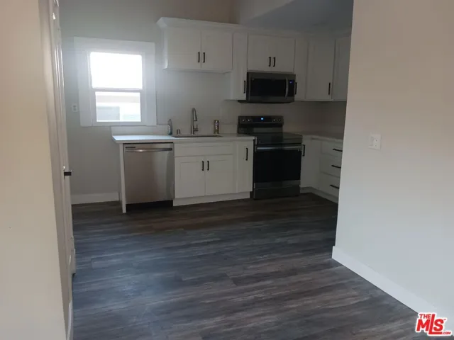 1017 S Washburn Avenue, Corona, California 92882 — photo 5