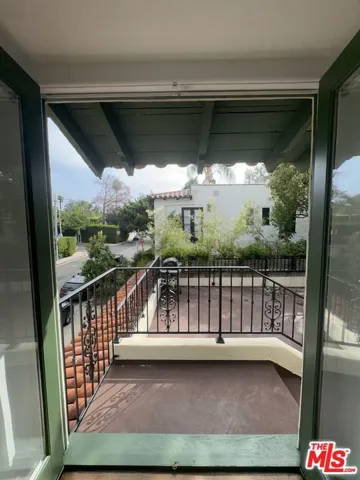 8210 Willoughby Avenue, Los Angeles, California 90046 — photo 4