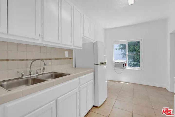 1534 Winona Boulevard, Los Angeles, California 90027 — photo 5