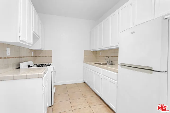 1534 Winona Boulevard, Los Angeles, California 90027 — photo 4