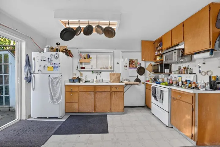 Studio - kitchen