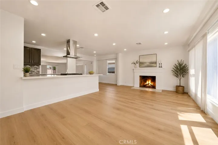 7112 Teesdale, Los Angeles, California 91605 — photo 5