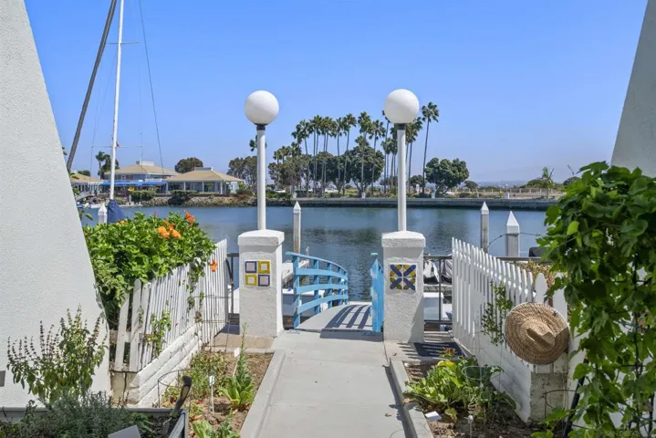 Waterfront/Dock/Pier