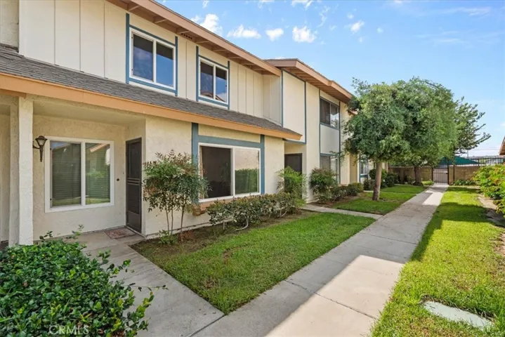 5950 Imperial Highway 48, South Gate, California 90280 — photo 4