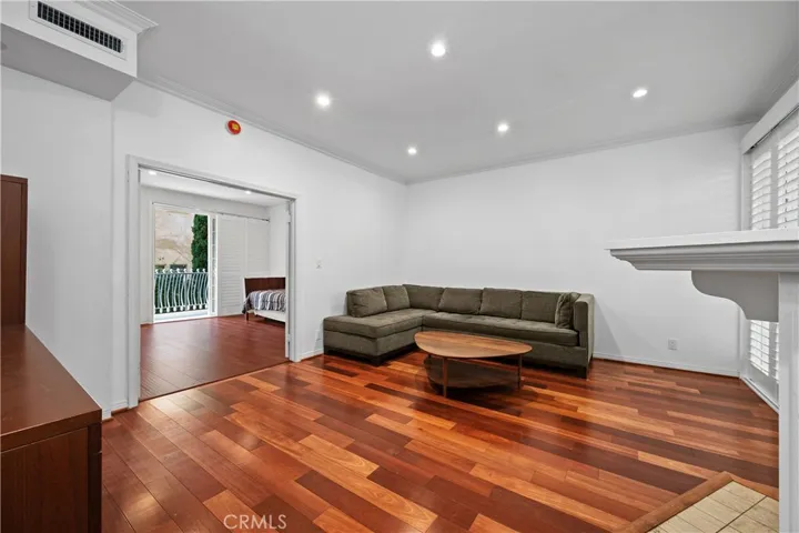 10668 Eastborne Avenue 207, Los Angeles, California 90024 — photo 4
