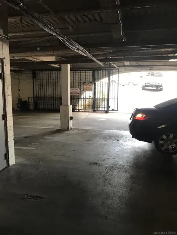 Parking Lot/Garage