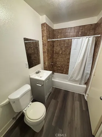 811 W 40th, Los Angeles, California 90037 — photo 5