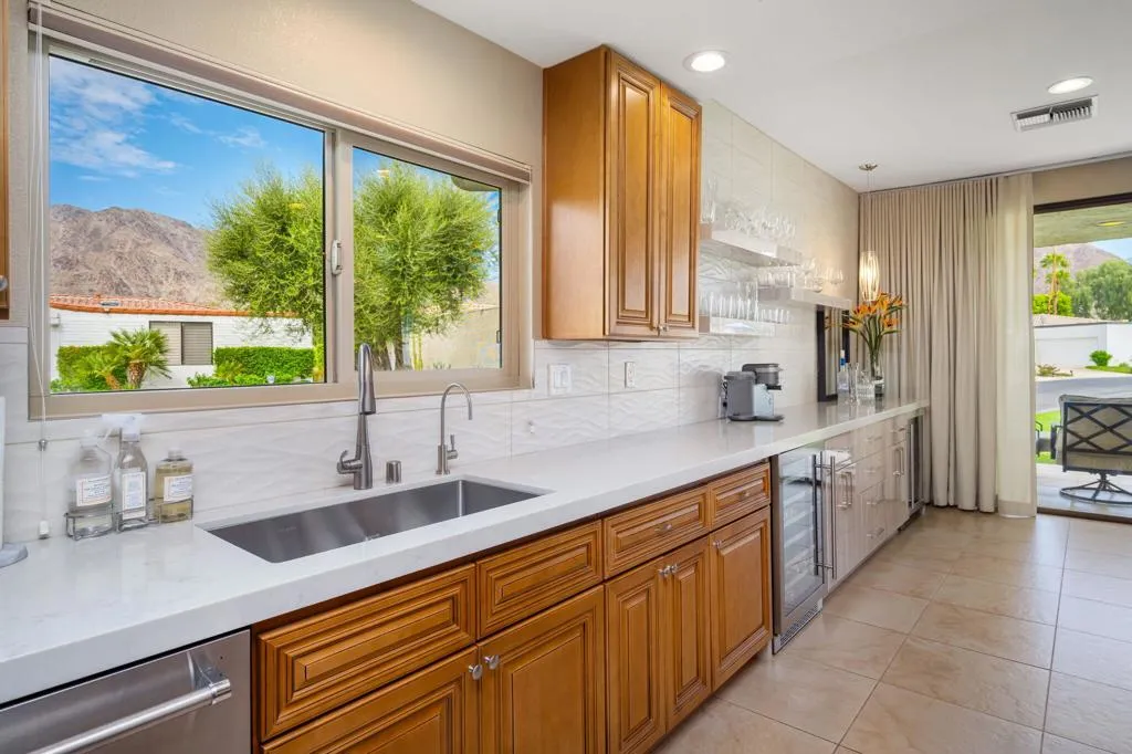 23-web-or-mls-KS_49910Lago_Miller_0826_0