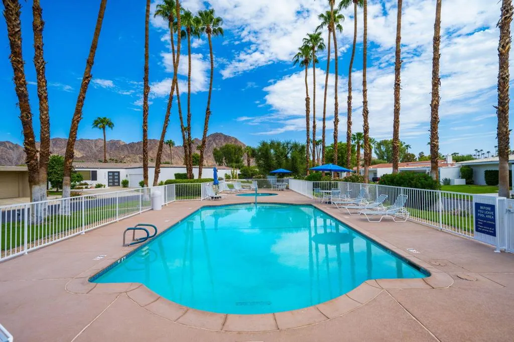 35-web-or-mls-KS_49910Lago_Miller_0826_0