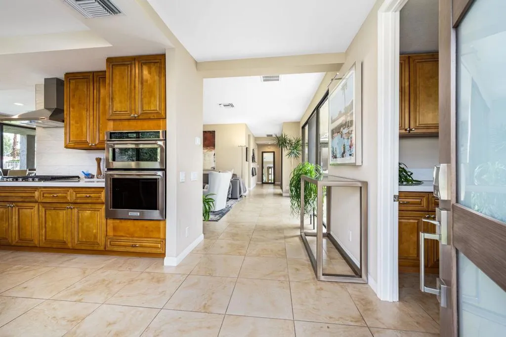 14-web-or-mls-KS_49910Lago_Miller_0826_0