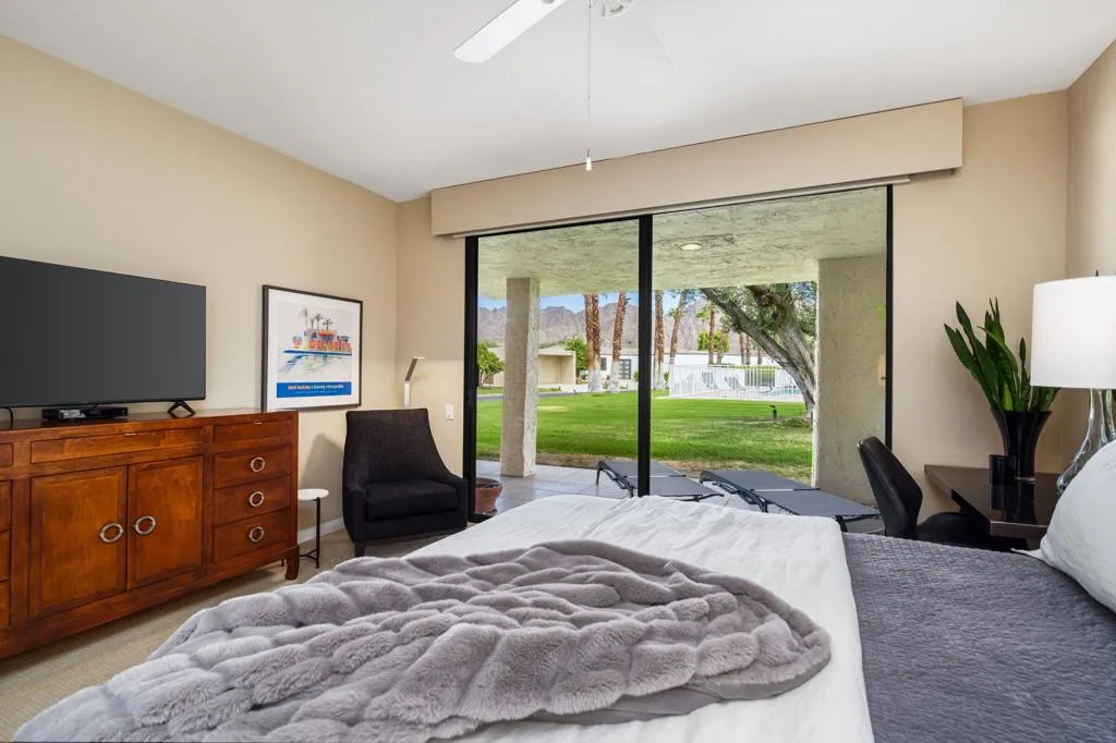 38-web-or-mls-KS_49910Lago_Miller_0826_0