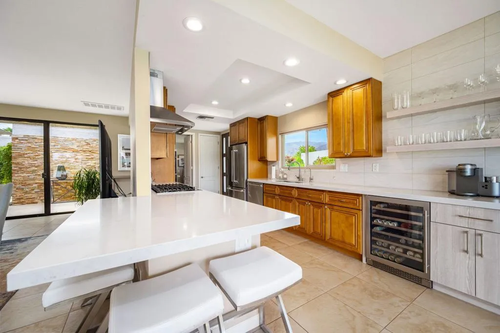 28-web-or-mls-KS_49910Lago_Miller_0826_0