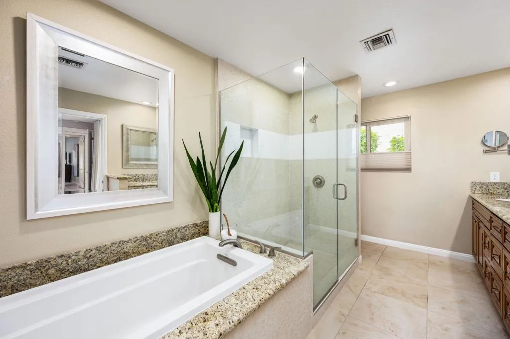 44-web-or-mls-KS_49910Lago_Miller_0826_0
