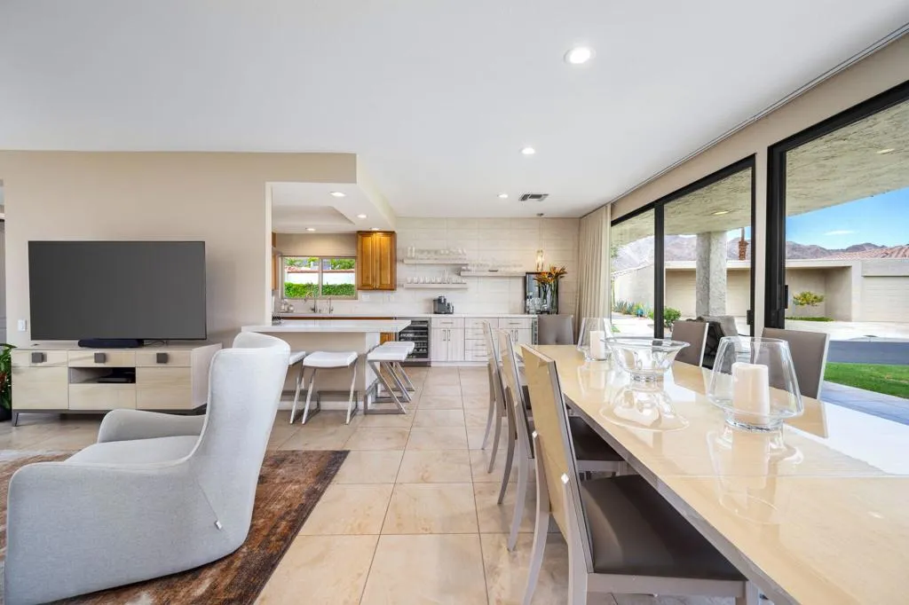 17-web-or-mls-KS_49910Lago_Miller_0826_0