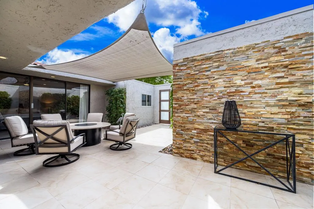 20-web-or-mls-KS_49910Lago_Miller_0826_0