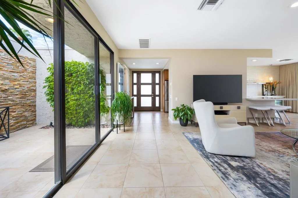19-web-or-mls-KS_49910Lago_Miller_0826_0
