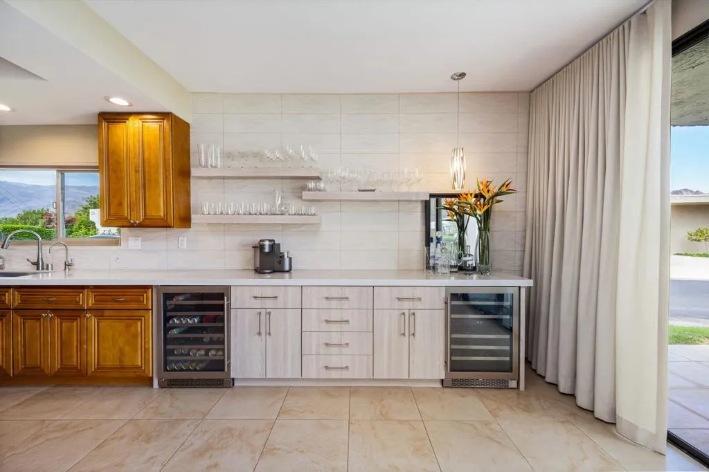 27-web-or-mls-KS_49910Lago_Miller_0826_0