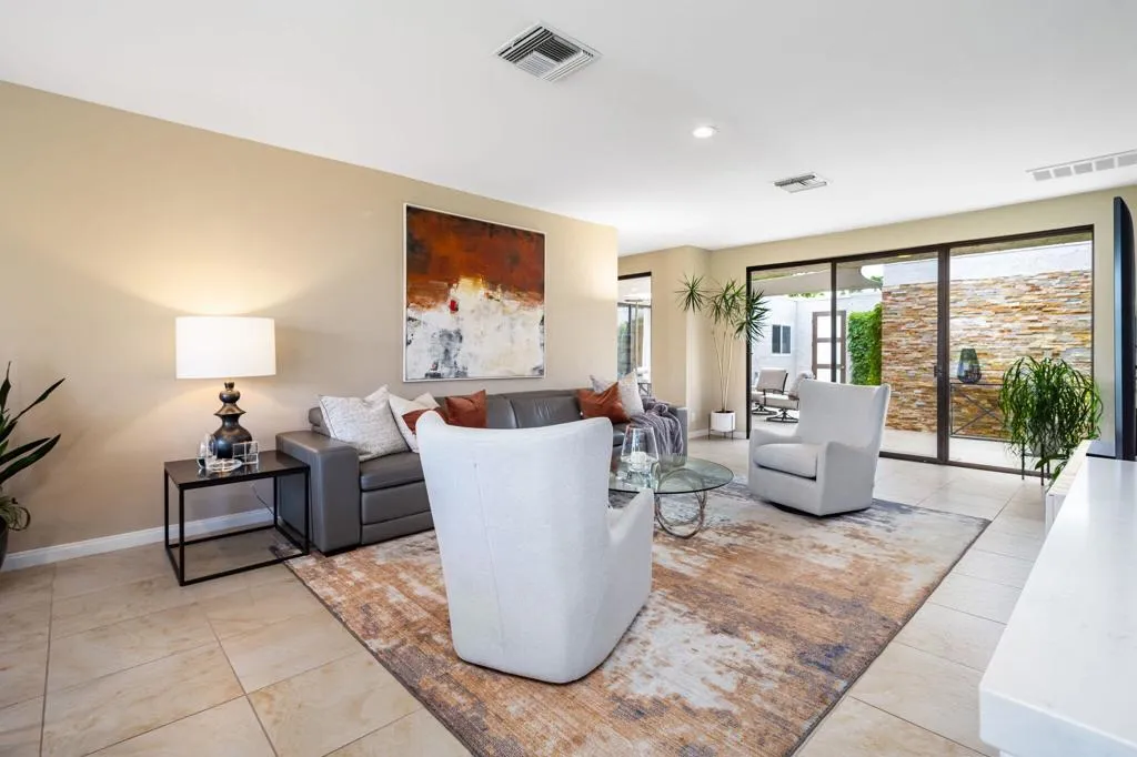 15-web-or-mls-KS_49910Lago_Miller_0826_0