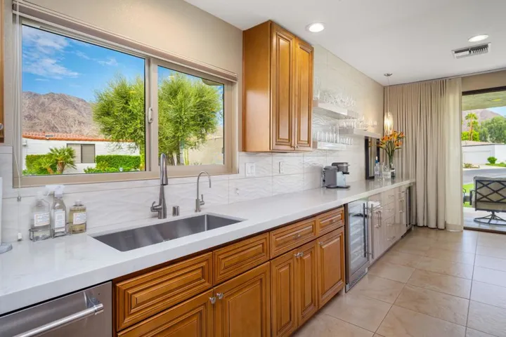 23-web-or-mls-KS_49910Lago_Miller_0826_0