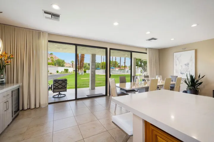 26-web-or-mls-KS_49910Lago_Miller_0826_0