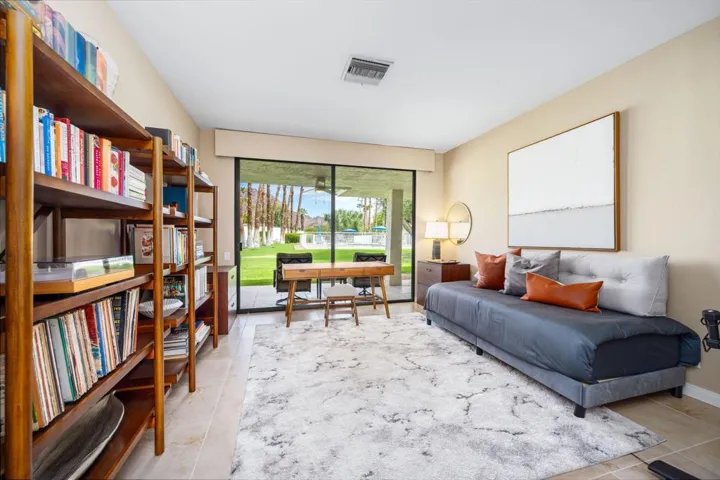 47-web-or-mls-KS_49910Lago_Miller_0826_0