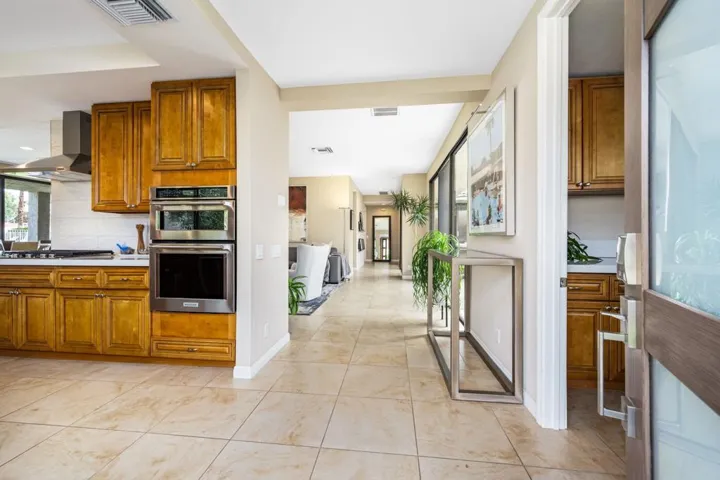 14-web-or-mls-KS_49910Lago_Miller_0826_0