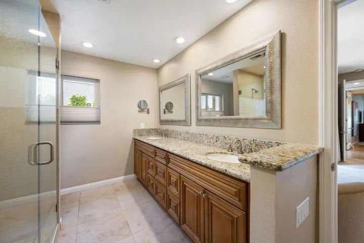 45-web-or-mls-KS_49910Lago_Miller_0826_0