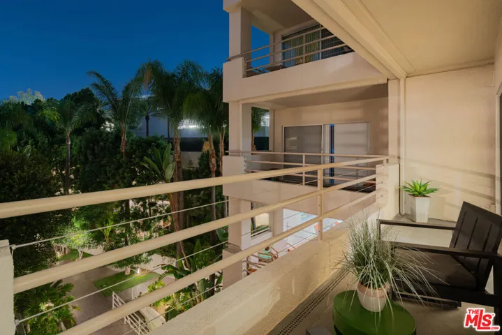 1131 Alta Loma Road 428, West Hollywood, California 90069 — photo 4