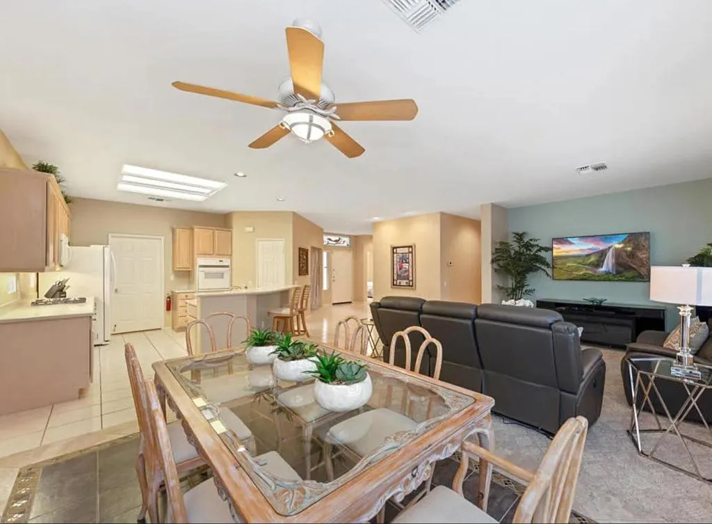 LIVING ROOM 1