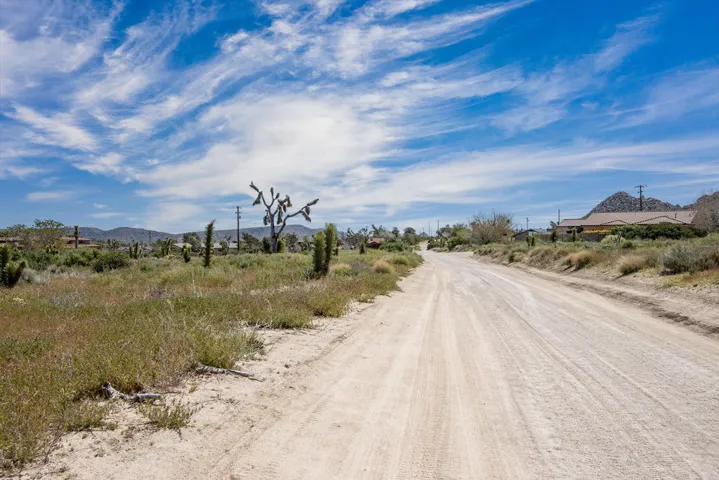 129 Annie Oakley, Pioneertown, California 92268 — photo 4