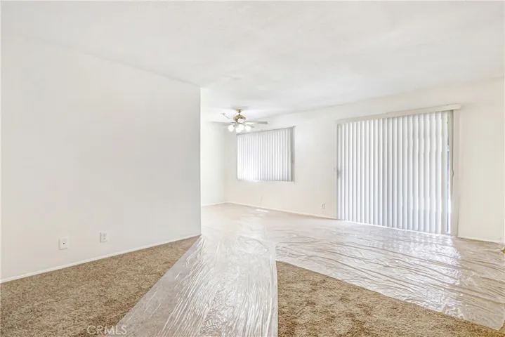 Newly installed carpet throughout, freshly painted and ready to move in !