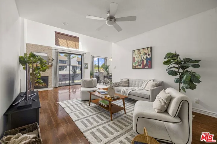 13331 Moorpark Street 318, Sherman Oaks, California 91423 — photo 4