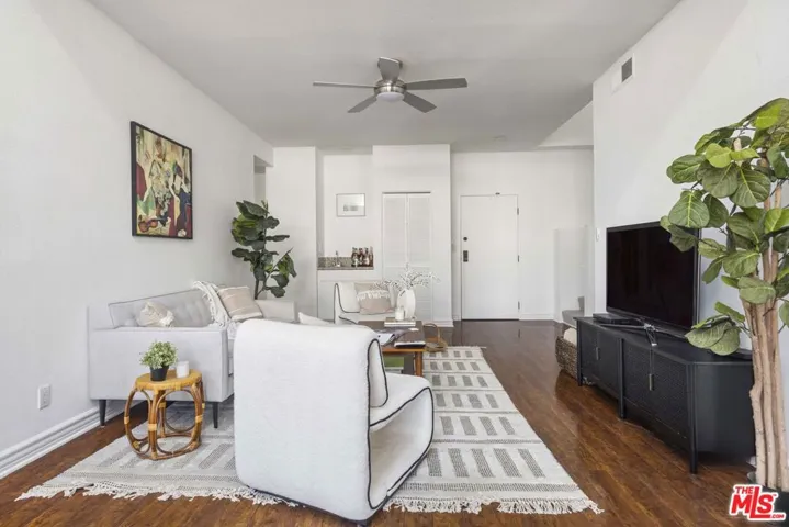 13331 Moorpark Street 318, Sherman Oaks, California 91423 — photo 5
