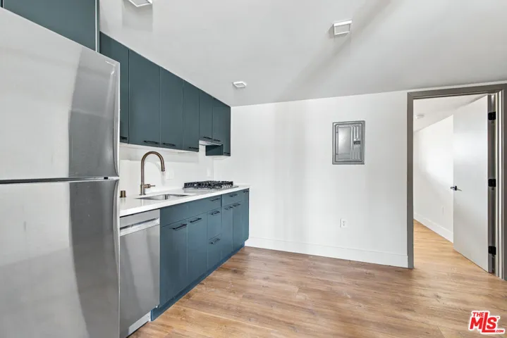 12425 Texas Avenue 9, Los Angeles, California 90025 — photo 5