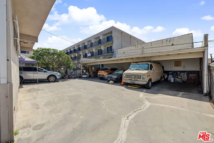1121 S Mariposa Avenue, Los Angeles, California 90006 — photo 5
