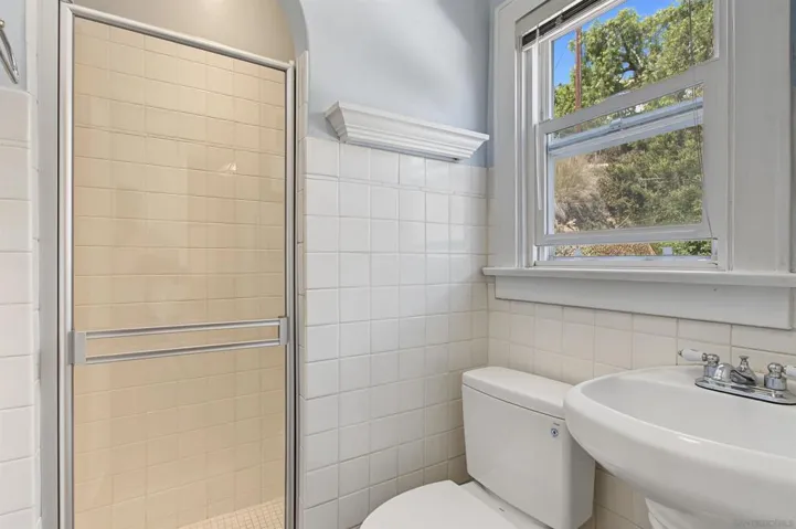 Upstairs hall bathroom