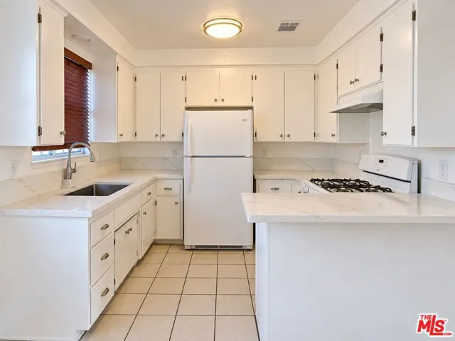 710 N Market Street 2, Inglewood, California 90302 — photo 5