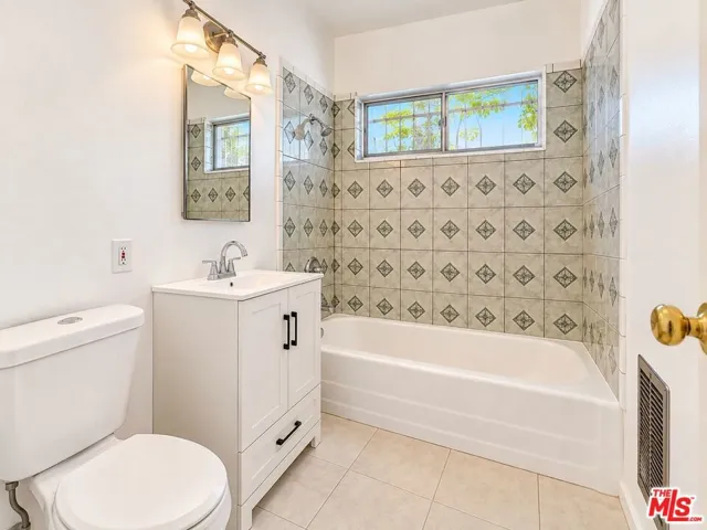 710 N Market Street 2, Inglewood, California 90302 — photo 4