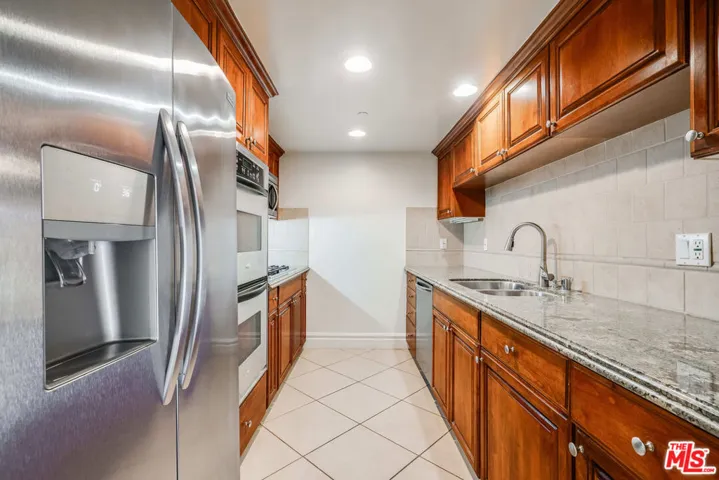 8610 Chalmers Drive 203, Los Angeles, California 90035 — photo 5