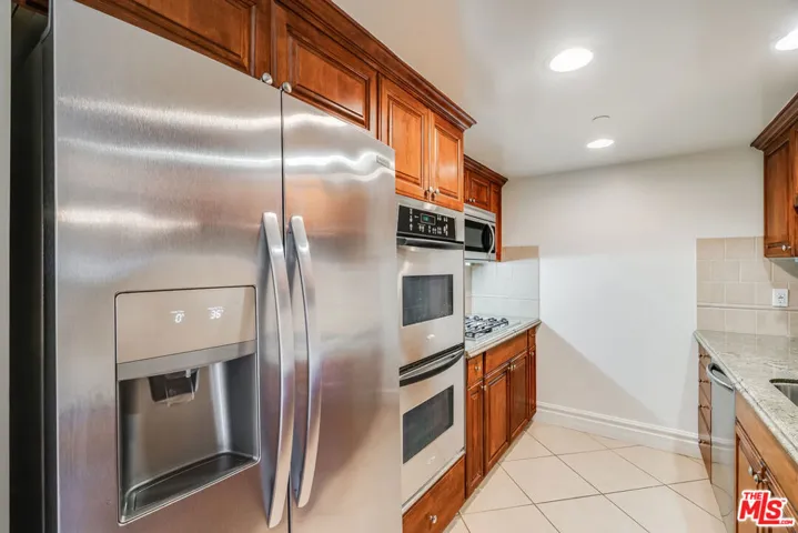8610 Chalmers Drive 203, Los Angeles, California 90035 — photo 4