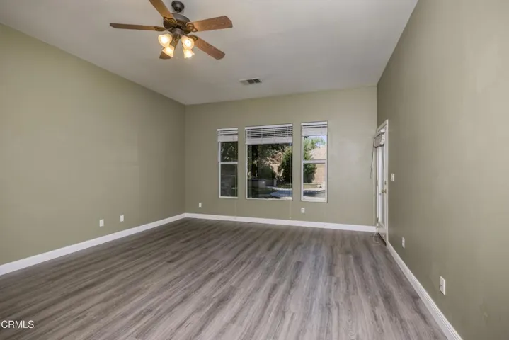 15_living_room_5