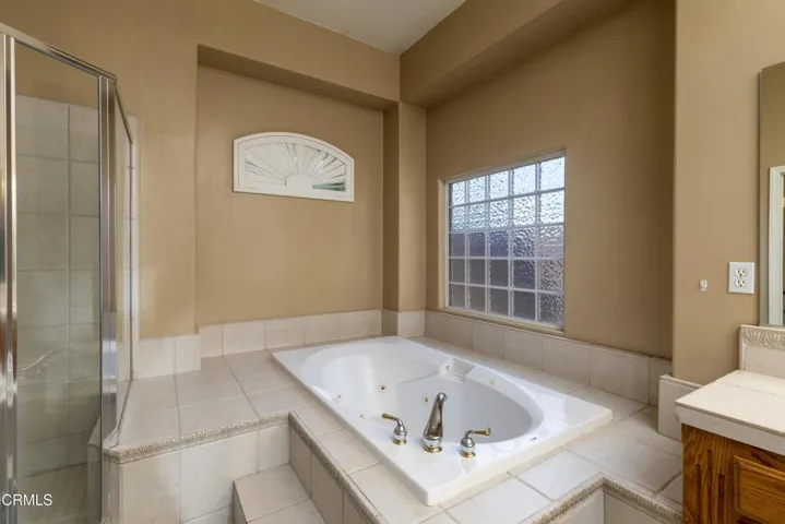 33_master_bathroom_2