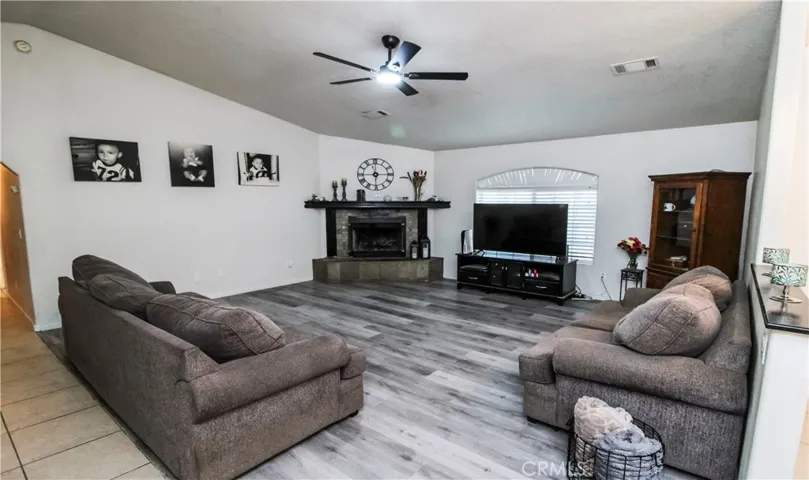 8979 Appleton, Victorville, California 92392 — photo 4